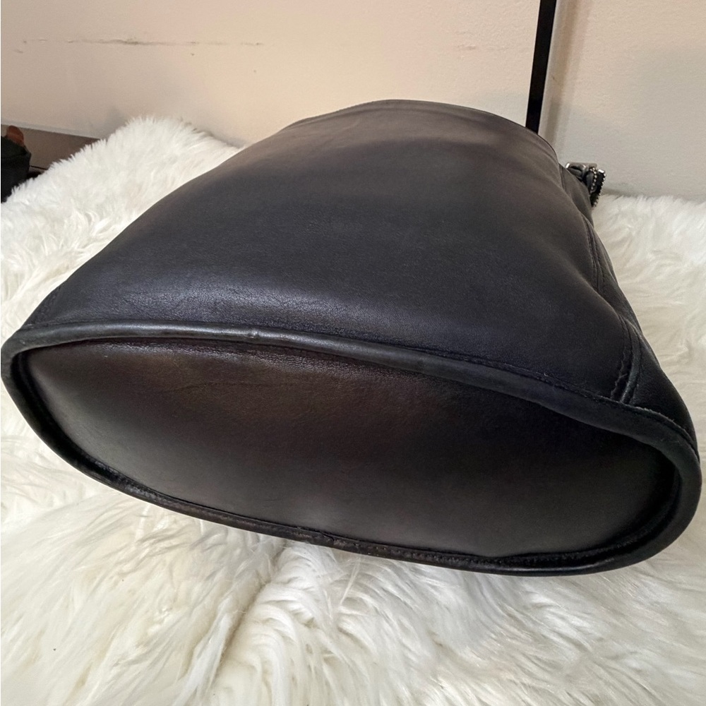 Vintage COACH (# 9060) "Legacy Slim Duffle Sac" Black Leather Shoulder bag - Picture 4 of 10